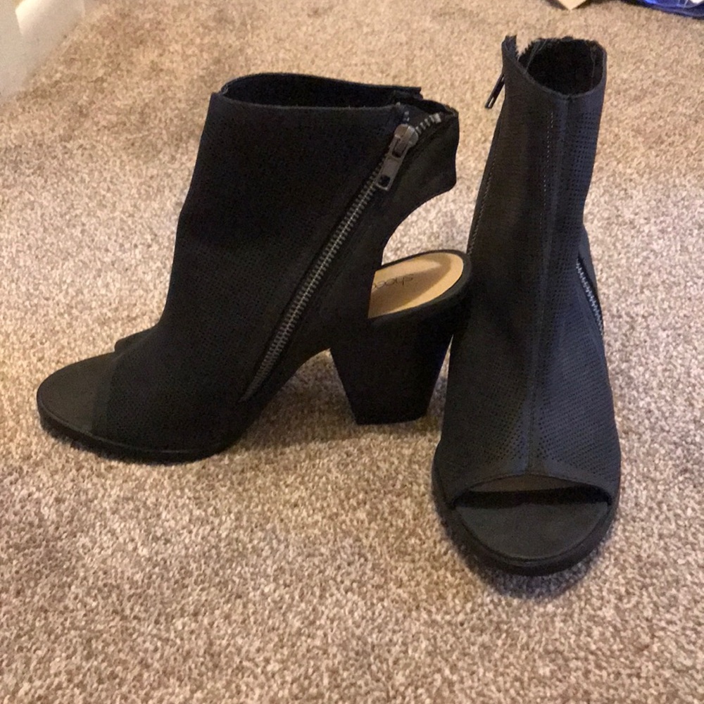 Women’s shoes - Picture 1 of 6